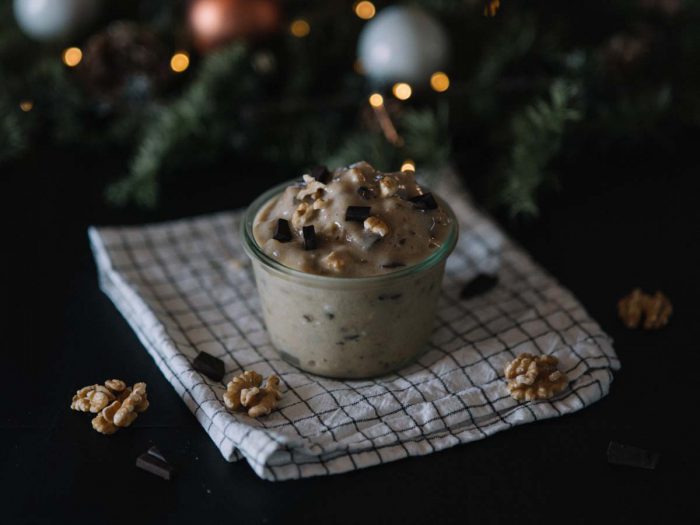 Bananenijs met walnoten en chocolade